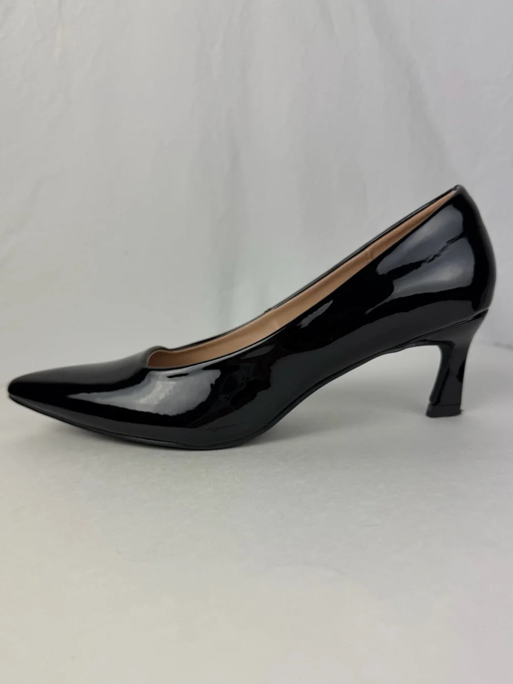 GENSHUO Black Patent Leather Kitten Heels-Size 8.5-Pointed Toe-Faux Leather